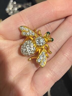 Vintage Joan Rivers rhinestone bee brooch